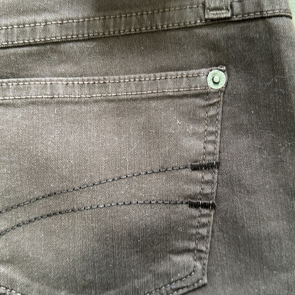 Yoga jeans high rise straight size 30 brown 34” inseam Canadian brand - Picture 6 of 10